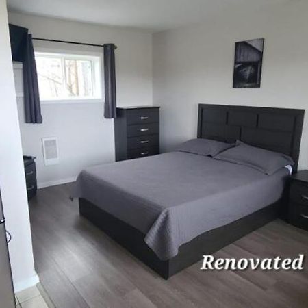 Tay Motel Waubaushene Ngoại thất bức ảnh